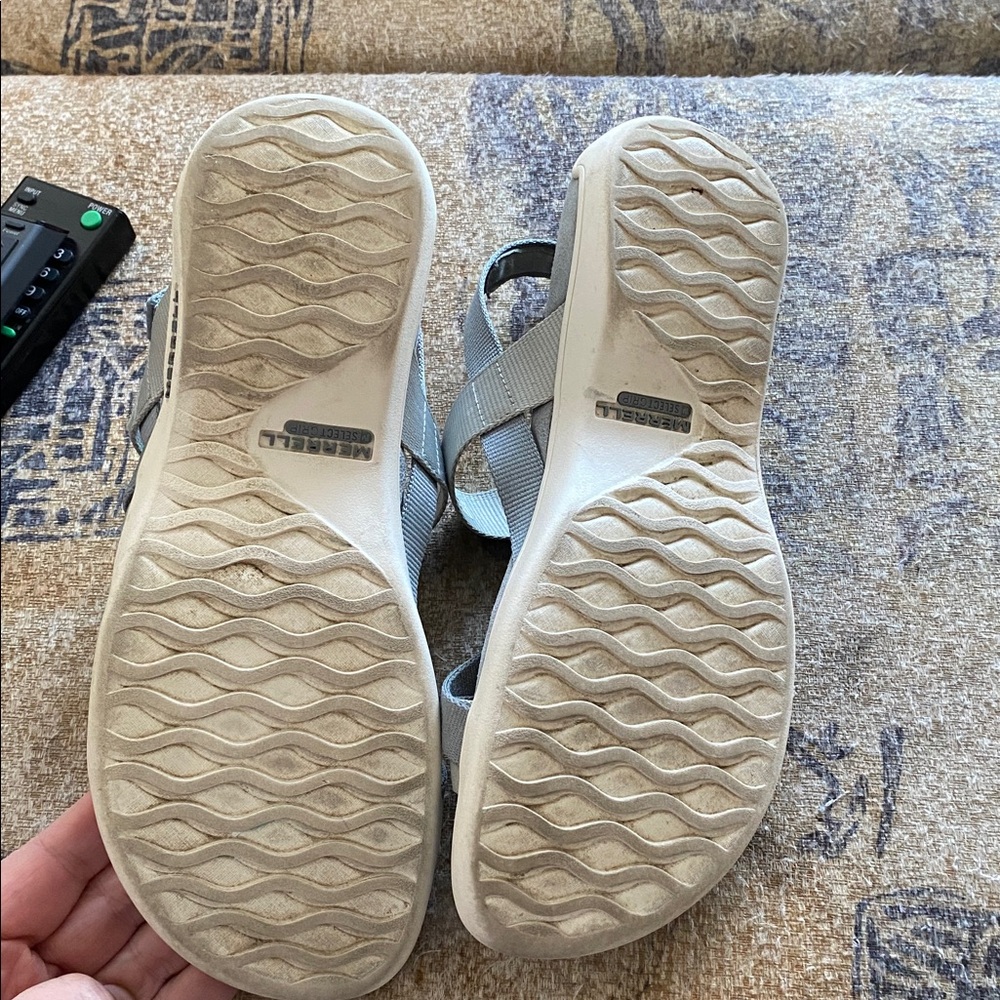 Merrell Women's Sandals in Gray size 7 Velcro closers - Picture 6 of 9